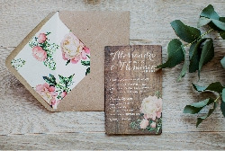Partecipazione di Nozze Flowers in a Wood